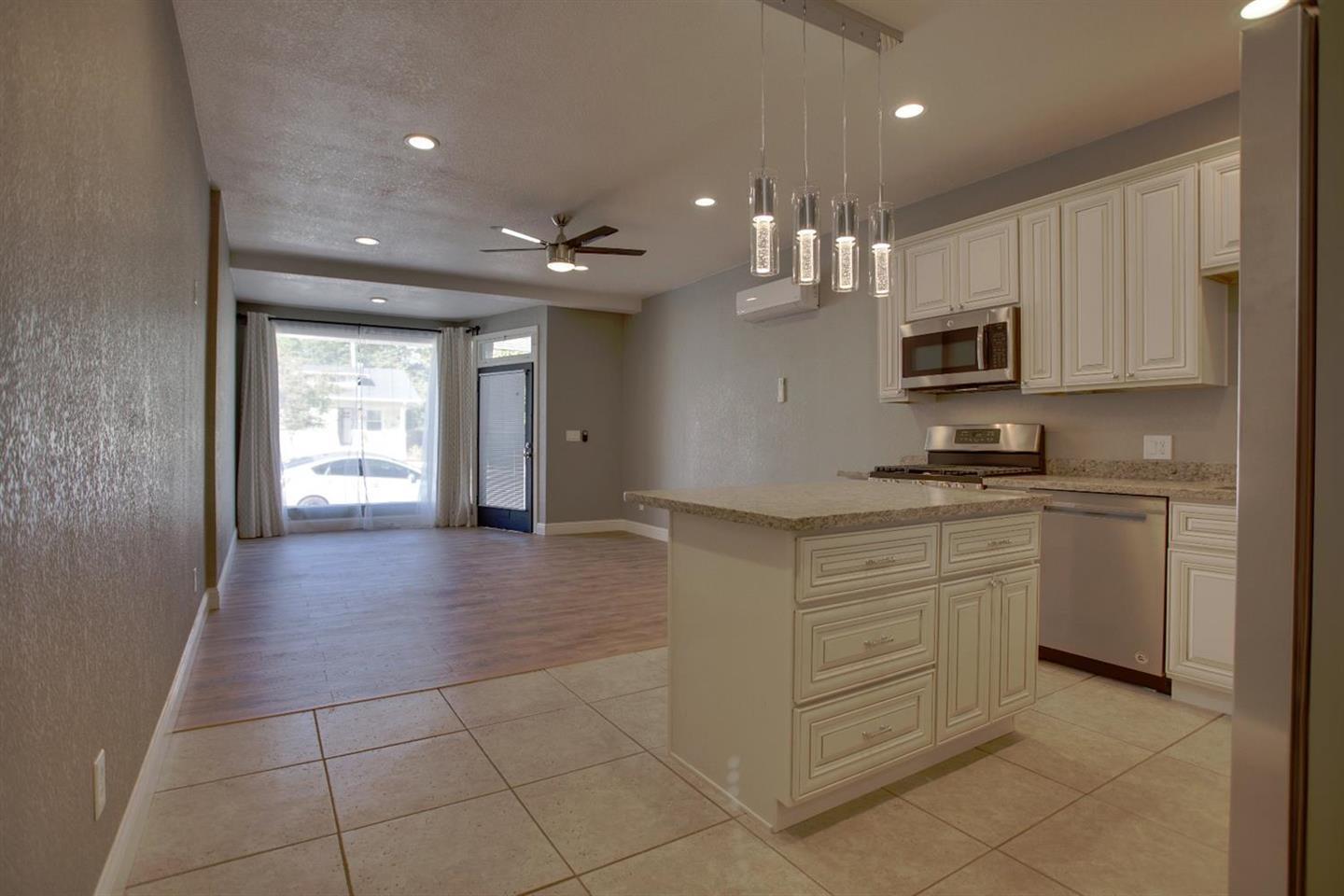 Detail Gallery Image 6 of 33 For 3012 4th Ave, Sacramento,  CA 95817 - – Beds | – Baths