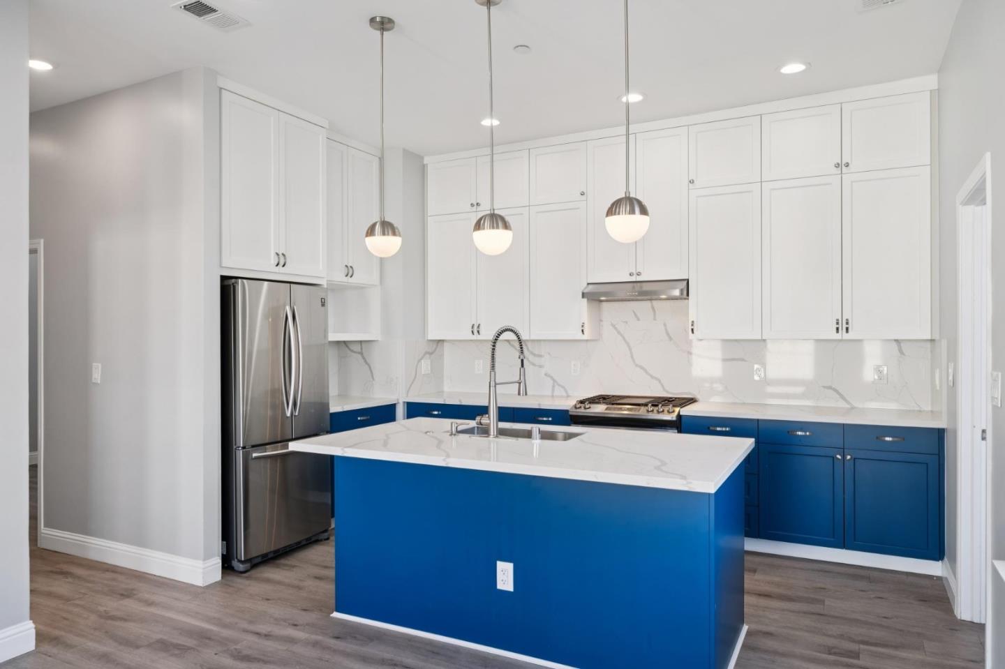 Detail Gallery Image 13 of 41 For 3002 26th St, San Francisco,  CA 94110 - 3 Beds | 2 Baths