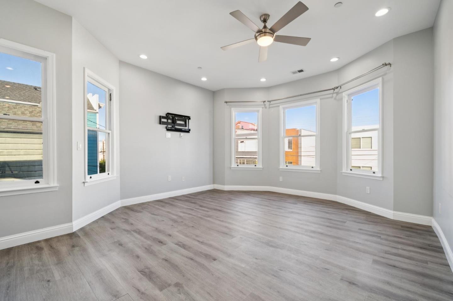 Detail Gallery Image 8 of 41 For 3002 26th St, San Francisco,  CA 94110 - 3 Beds | 2 Baths