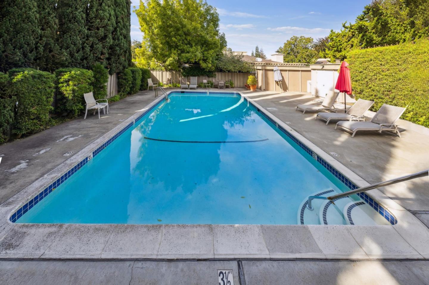 Detail Gallery Image 21 of 51 For 64 Los Altos Sq, Los Altos,  CA 94022 - 2 Beds | 2/1 Baths