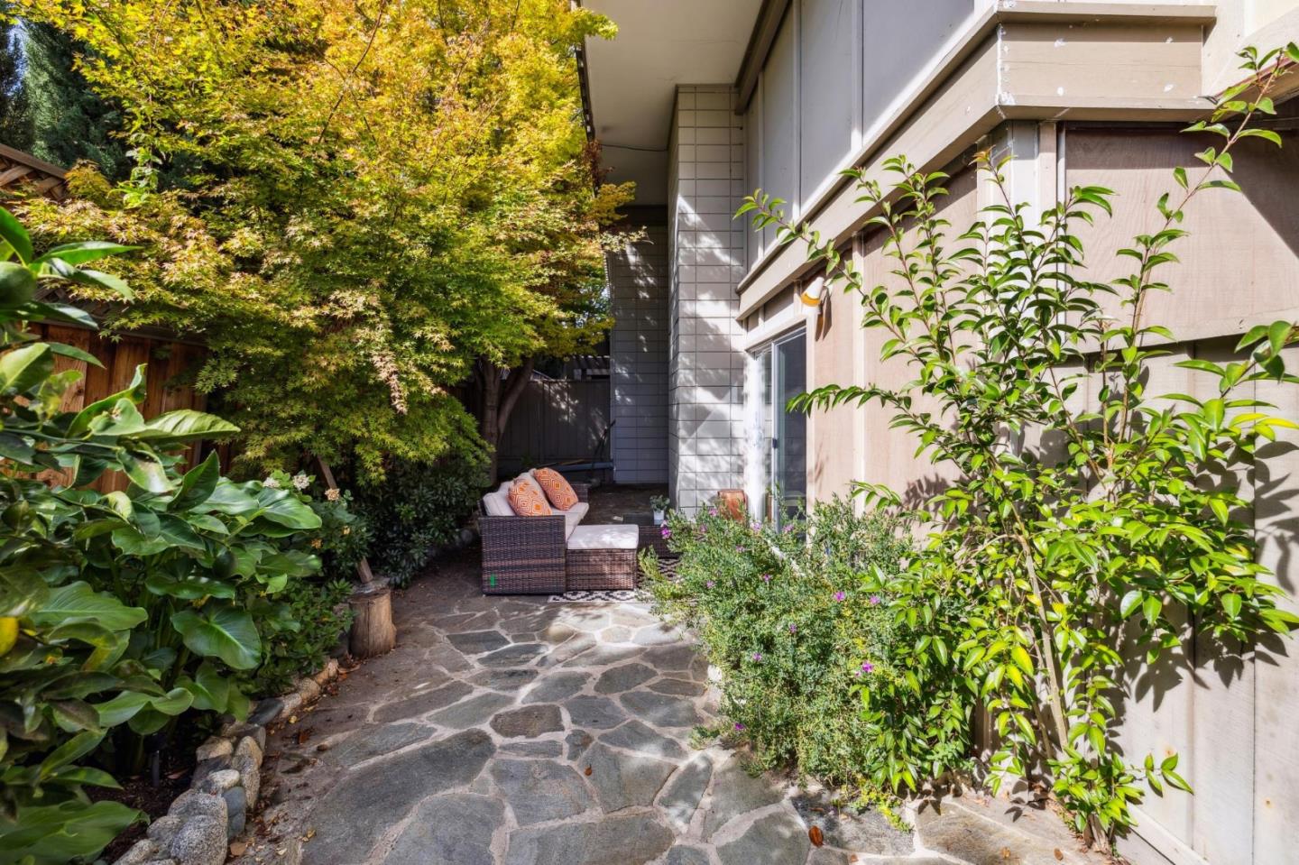 Detail Gallery Image 22 of 51 For 64 Los Altos Sq, Los Altos,  CA 94022 - 2 Beds | 2/1 Baths