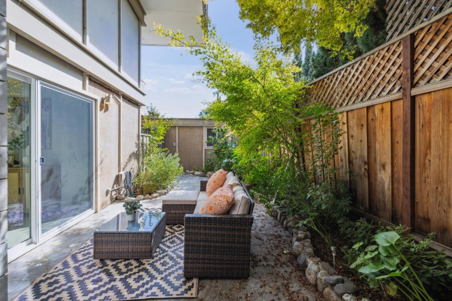 Detail Gallery Image 25 of 51 For 64 Los Altos Sq, Los Altos,  CA 94022 - 2 Beds | 2/1 Baths