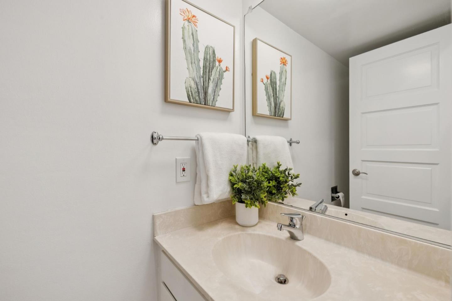 Detail Gallery Image 28 of 51 For 64 Los Altos Sq, Los Altos,  CA 94022 - 2 Beds | 2/1 Baths