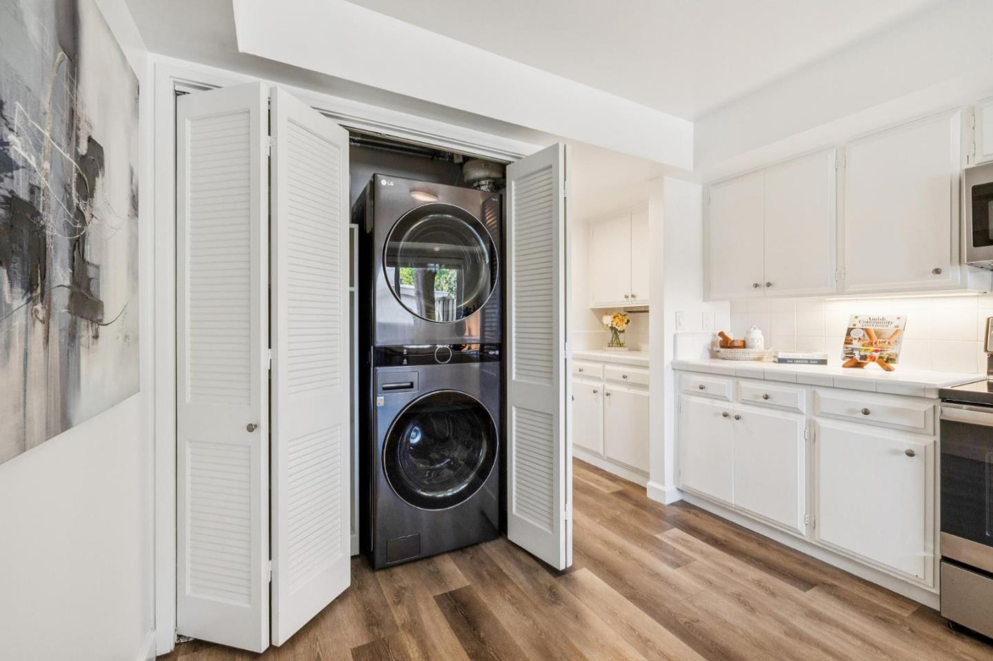 Detail Gallery Image 30 of 51 For 64 Los Altos Sq, Los Altos,  CA 94022 - 2 Beds | 2/1 Baths