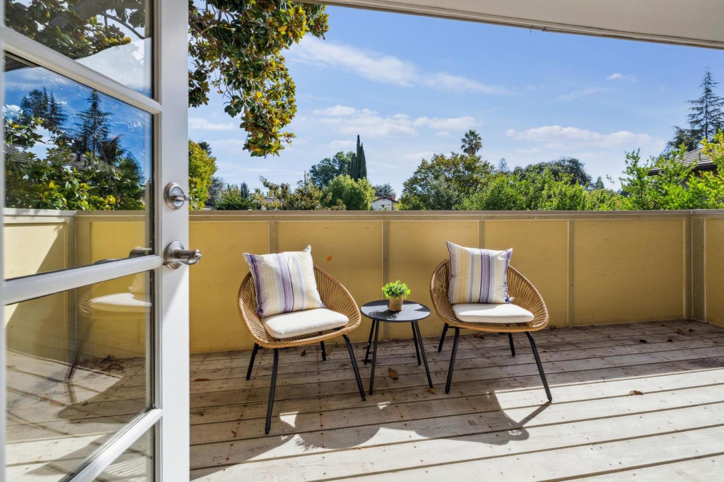 Detail Gallery Image 33 of 51 For 64 Los Altos Sq, Los Altos,  CA 94022 - 2 Beds | 2/1 Baths