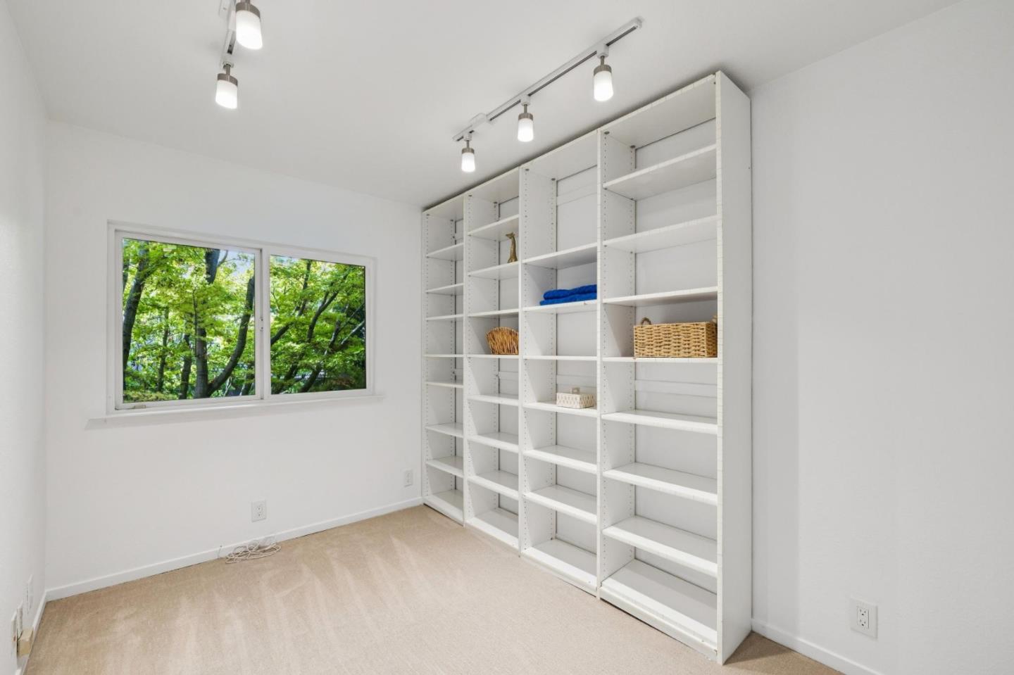 Detail Gallery Image 41 of 51 For 64 Los Altos Sq, Los Altos,  CA 94022 - 2 Beds | 2/1 Baths