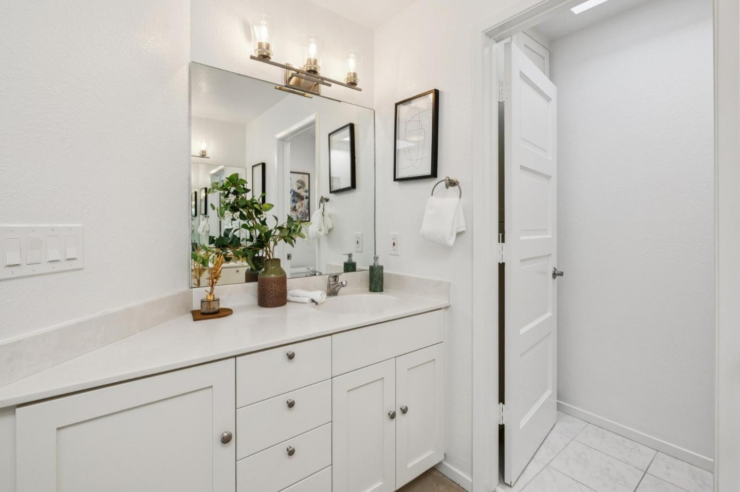 Detail Gallery Image 44 of 51 For 64 Los Altos Sq, Los Altos,  CA 94022 - 2 Beds | 2/1 Baths