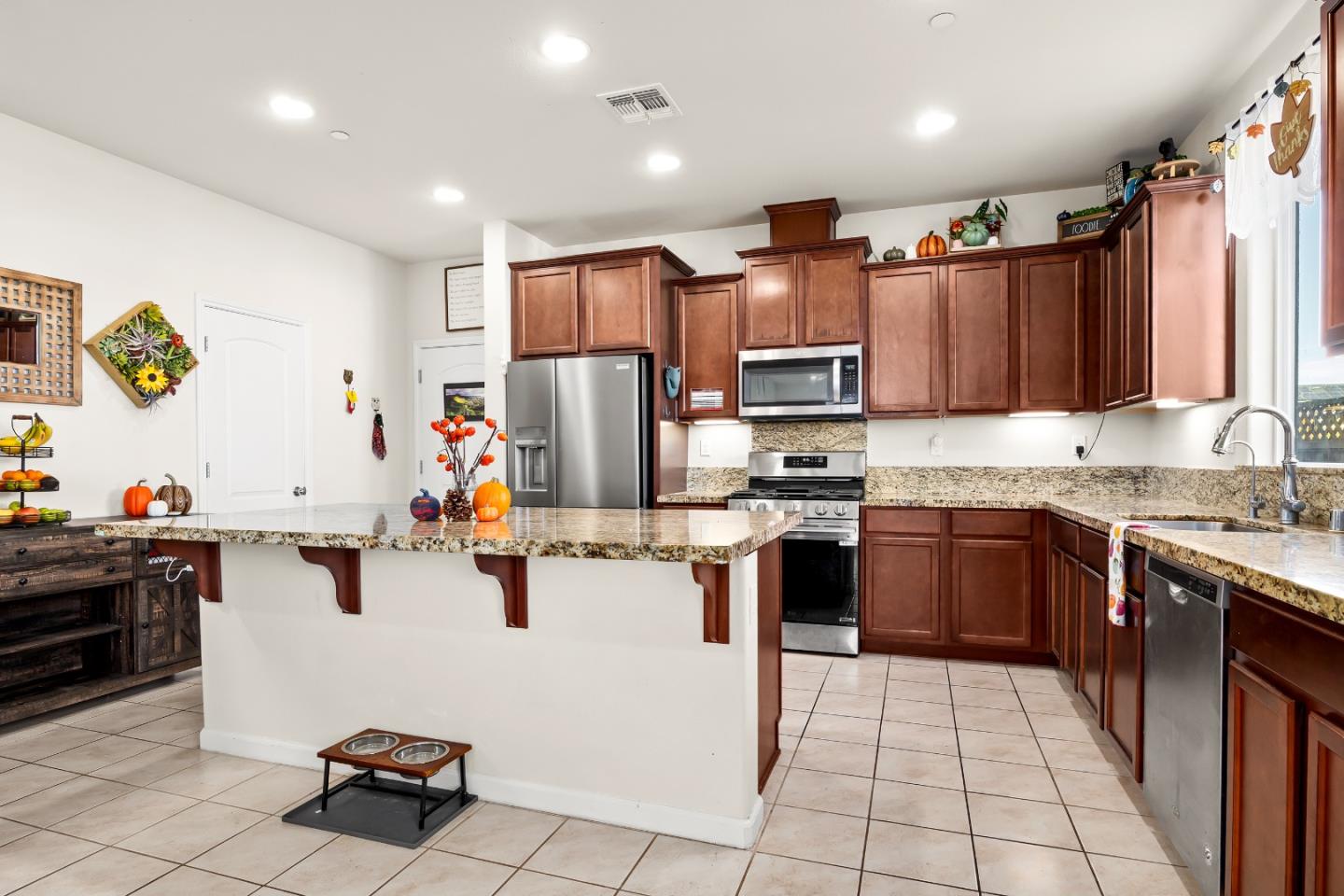 Detail Gallery Image 3 of 31 For 17102 Morgan St, East Garrison,  CA 93933 - 3 Beds | 2/1 Baths