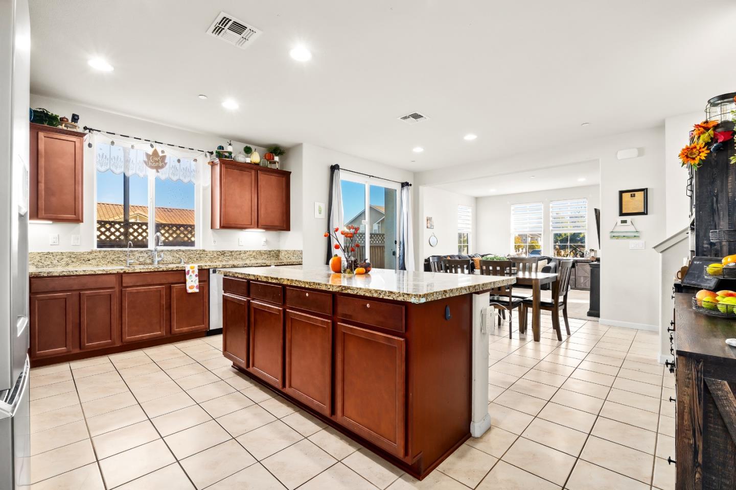 Detail Gallery Image 4 of 31 For 17102 Morgan St, East Garrison,  CA 93933 - 3 Beds | 2/1 Baths