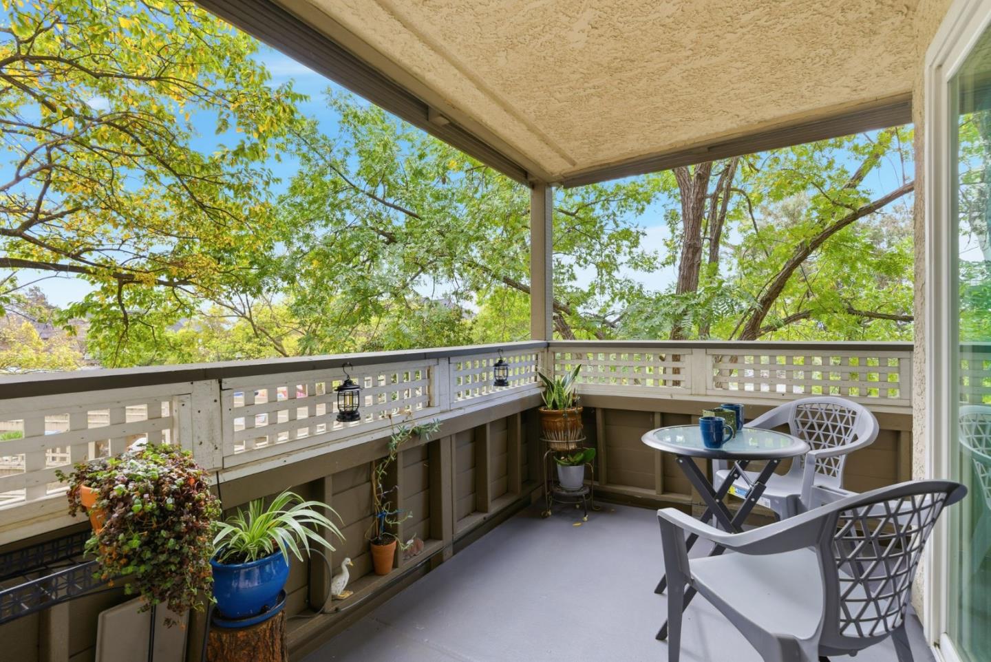 Detail Gallery Image 12 of 32 For 673 Royston Ln #233,  Hayward,  CA 94544 - 3 Beds | 2 Baths