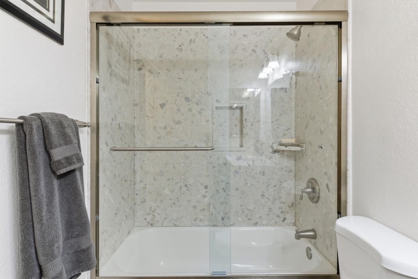 Detail Gallery Image 18 of 32 For 673 Royston Ln #233,  Hayward,  CA 94544 - 3 Beds | 2 Baths