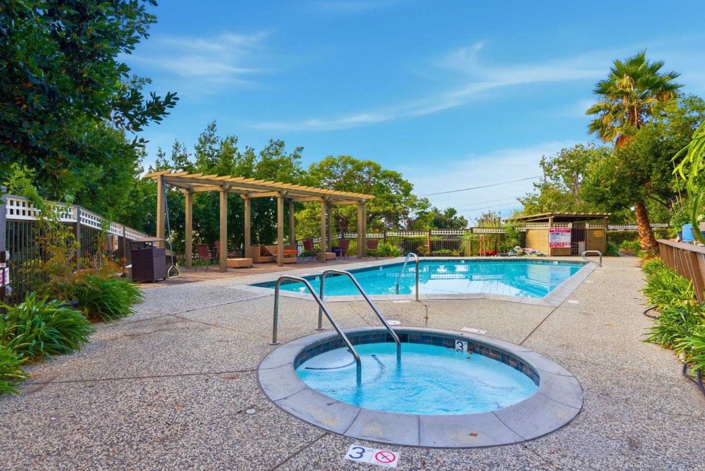 Detail Gallery Image 27 of 32 For 673 Royston Ln #233,  Hayward,  CA 94544 - 3 Beds | 2 Baths