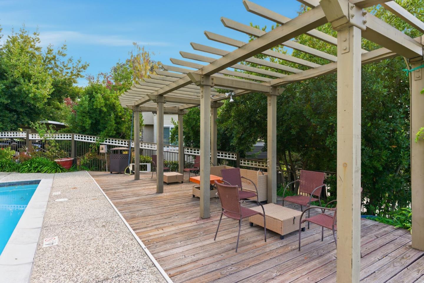 Detail Gallery Image 28 of 32 For 673 Royston Ln #233,  Hayward,  CA 94544 - 3 Beds | 2 Baths