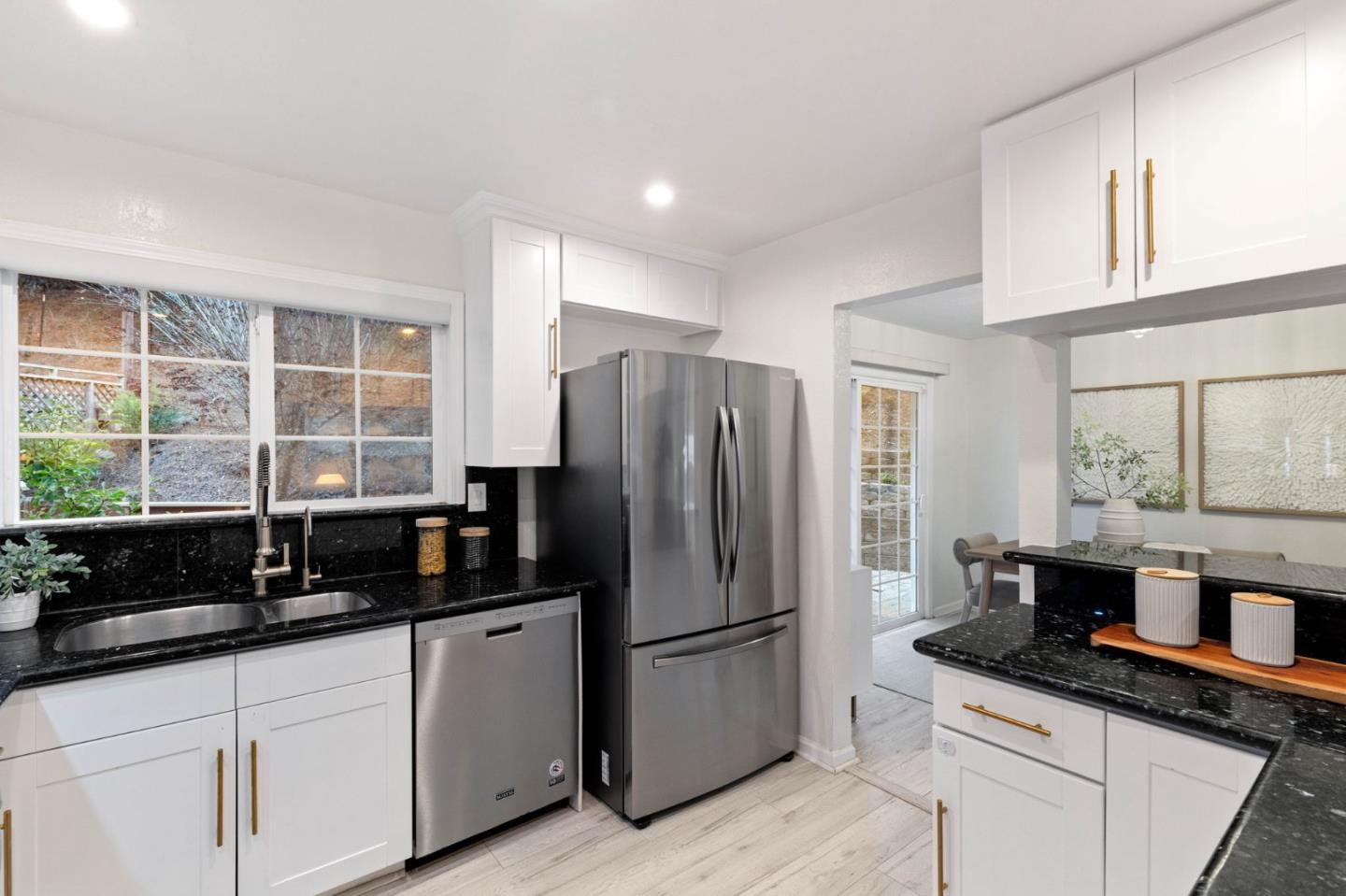 Detail Gallery Image 10 of 31 For 1075 Crespi Dr, Pacifica,  CA 94044 - 3 Beds | 2 Baths