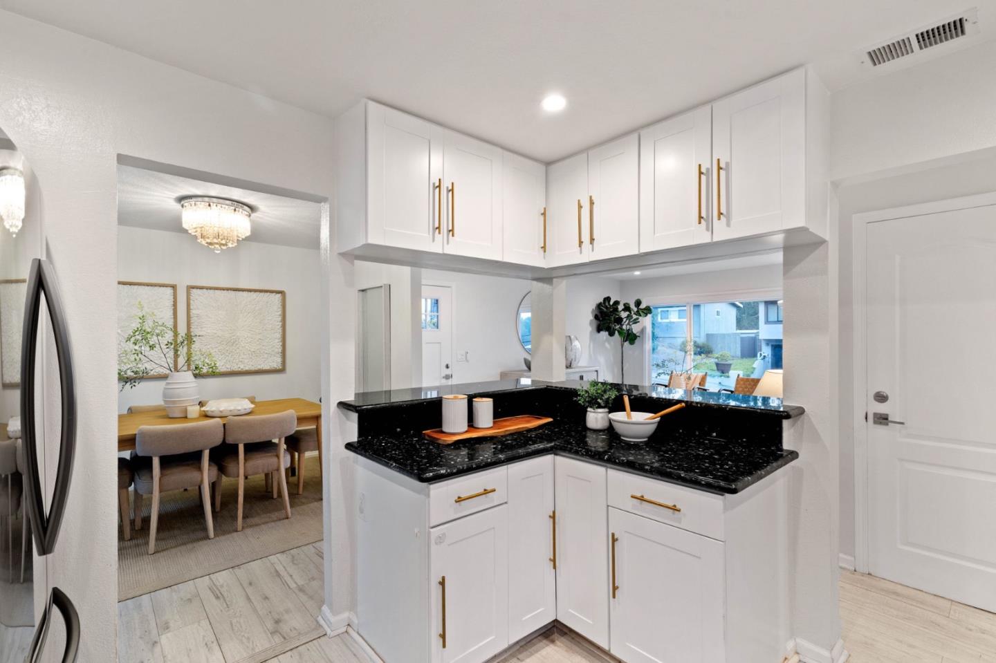 Detail Gallery Image 11 of 31 For 1075 Crespi Dr, Pacifica,  CA 94044 - 3 Beds | 2 Baths