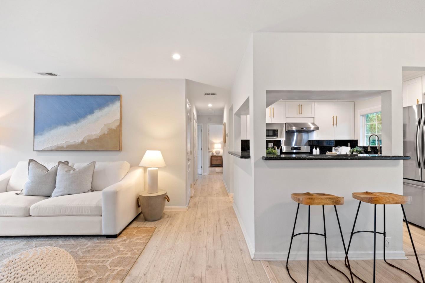 Detail Gallery Image 4 of 31 For 1075 Crespi Dr, Pacifica,  CA 94044 - 3 Beds | 2 Baths