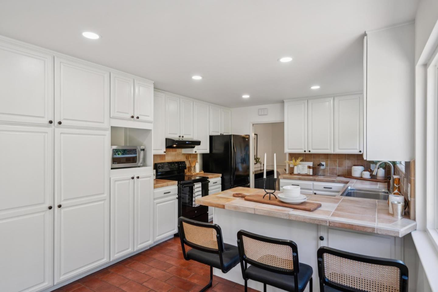Detail Gallery Image 17 of 47 For 25682 Carmel Knolls Dr, Carmel,  CA 93923 - 4 Beds | 2/2 Baths