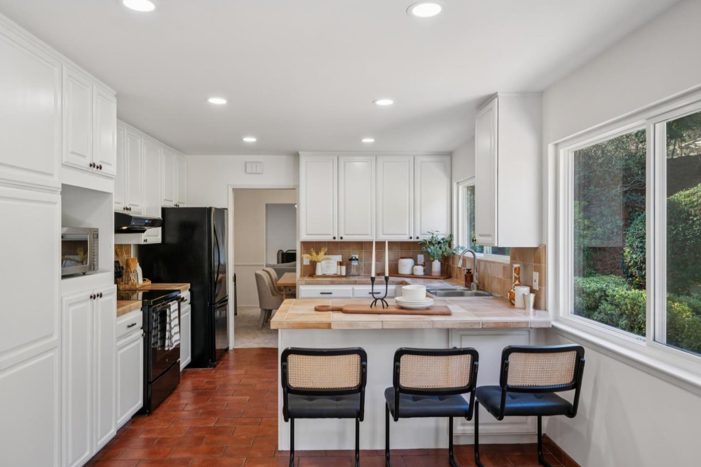 Detail Gallery Image 18 of 47 For 25682 Carmel Knolls Dr, Carmel,  CA 93923 - 4 Beds | 2/2 Baths