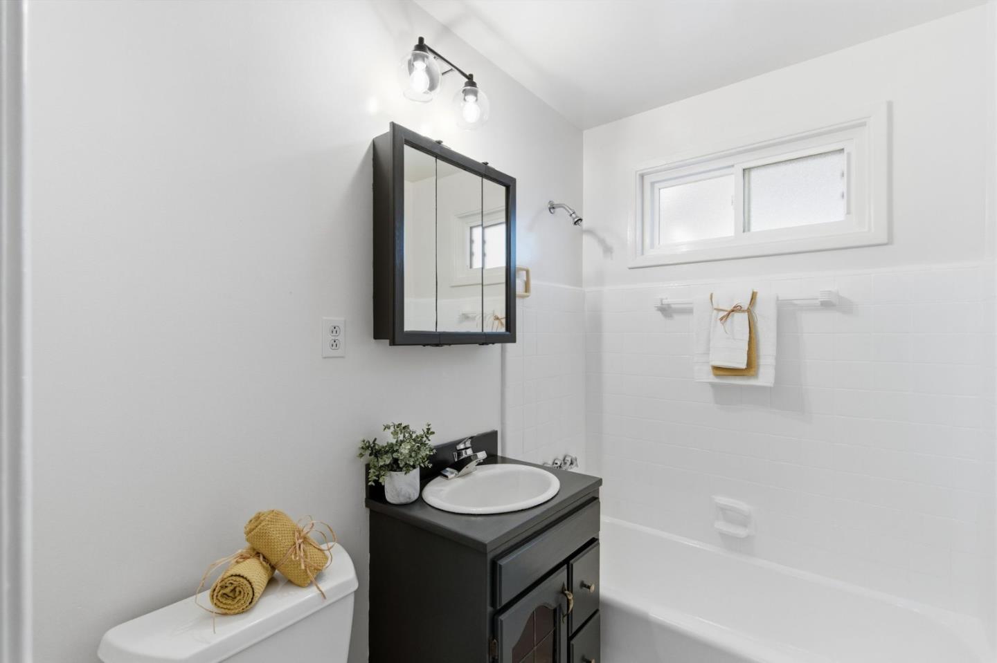 Detail Gallery Image 21 of 45 For 467 Holly Ave, South San Francisco,  CA 94080 - 3 Beds | 2 Baths