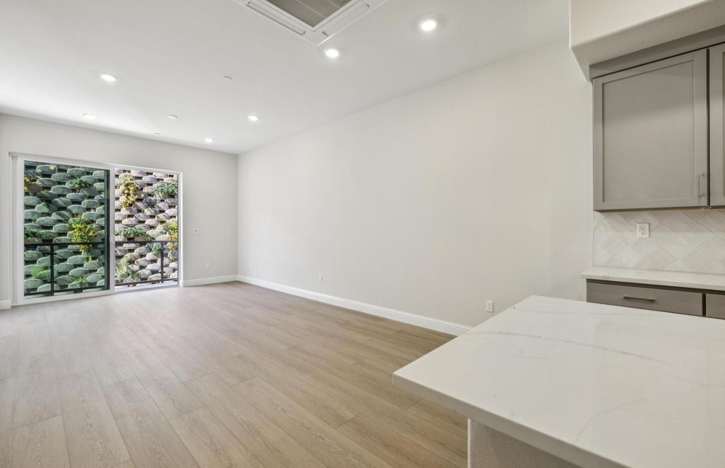 Detail Gallery Image 12 of 34 For 2417 Willow Way, San Mateo,  CA 94403 - 3 Beds | 3 Baths