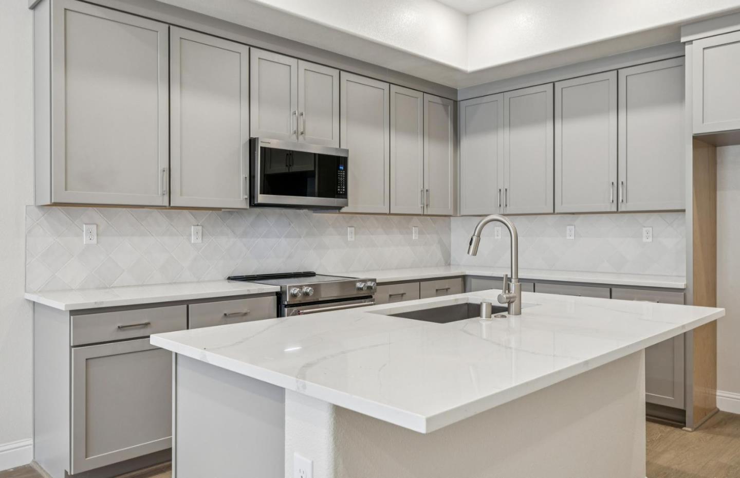 Detail Gallery Image 13 of 34 For 2417 Willow Way, San Mateo,  CA 94403 - 3 Beds | 3 Baths