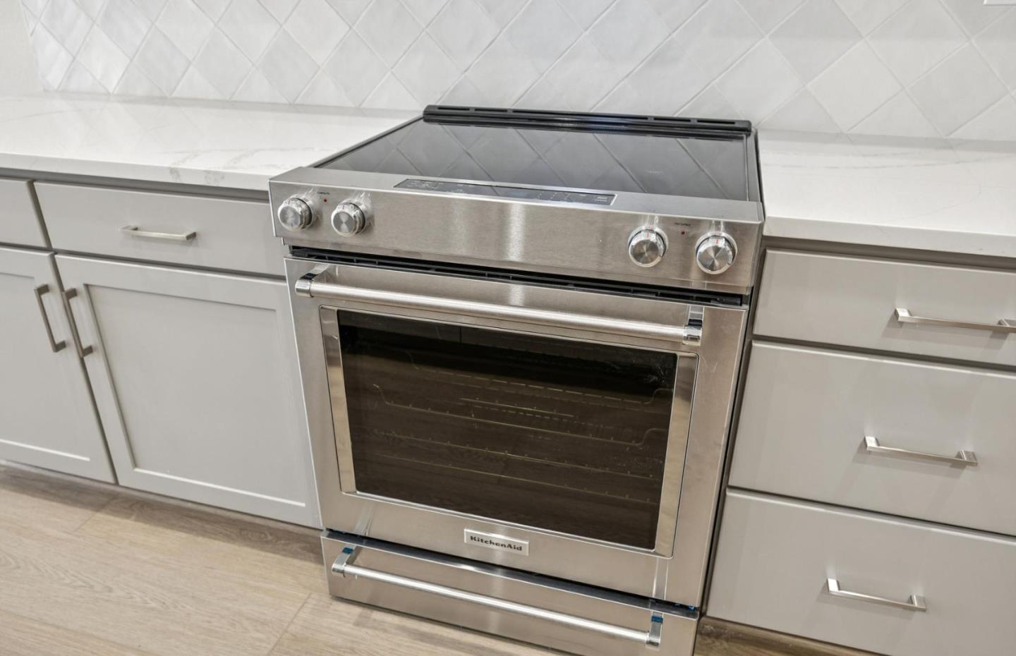 Detail Gallery Image 16 of 34 For 2417 Willow Way, San Mateo,  CA 94403 - 3 Beds | 3 Baths