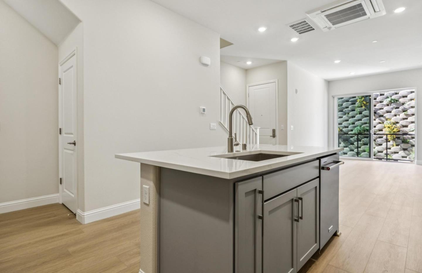 Detail Gallery Image 17 of 34 For 2417 Willow Way, San Mateo,  CA 94403 - 3 Beds | 3 Baths