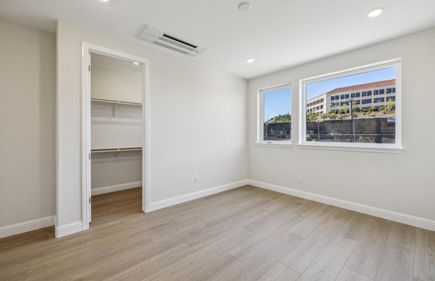 Detail Gallery Image 26 of 34 For 2417 Willow Way, San Mateo,  CA 94403 - 3 Beds | 3 Baths