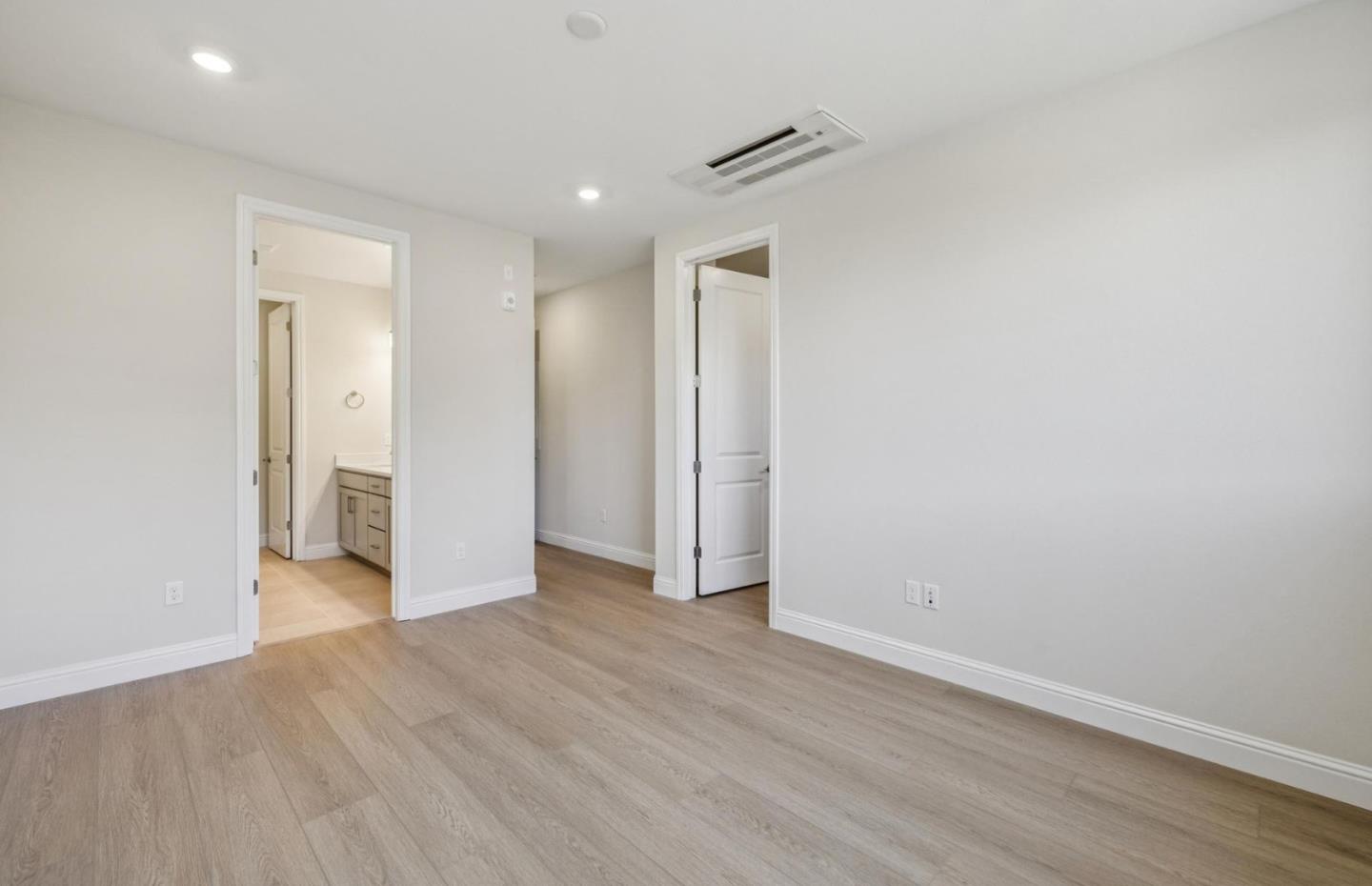 Detail Gallery Image 28 of 34 For 2417 Willow Way, San Mateo,  CA 94403 - 3 Beds | 3 Baths