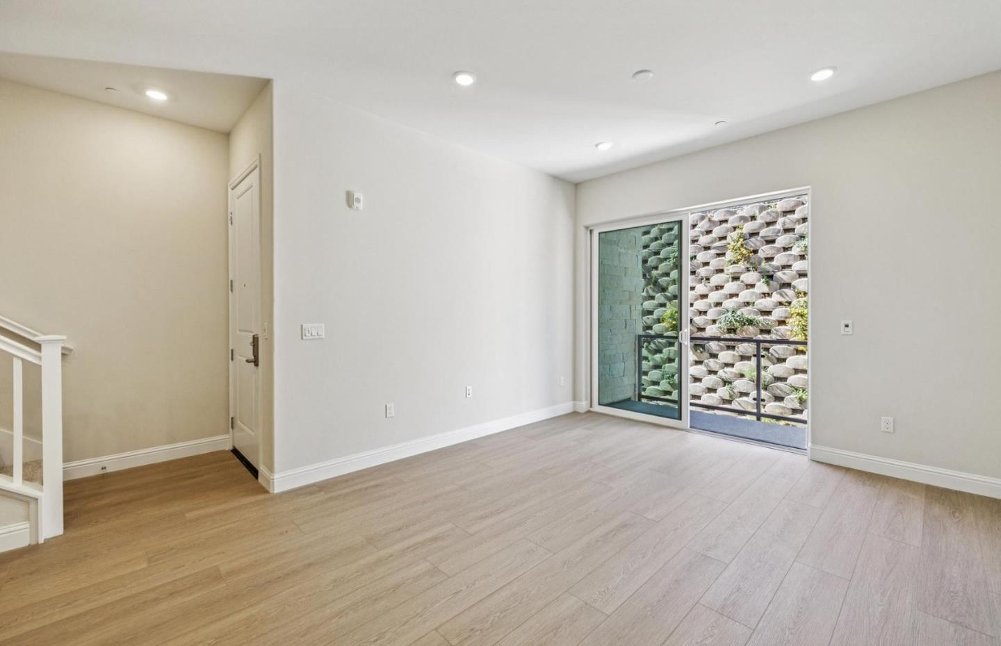 Detail Gallery Image 5 of 34 For 2417 Willow Way, San Mateo,  CA 94403 - 3 Beds | 3 Baths