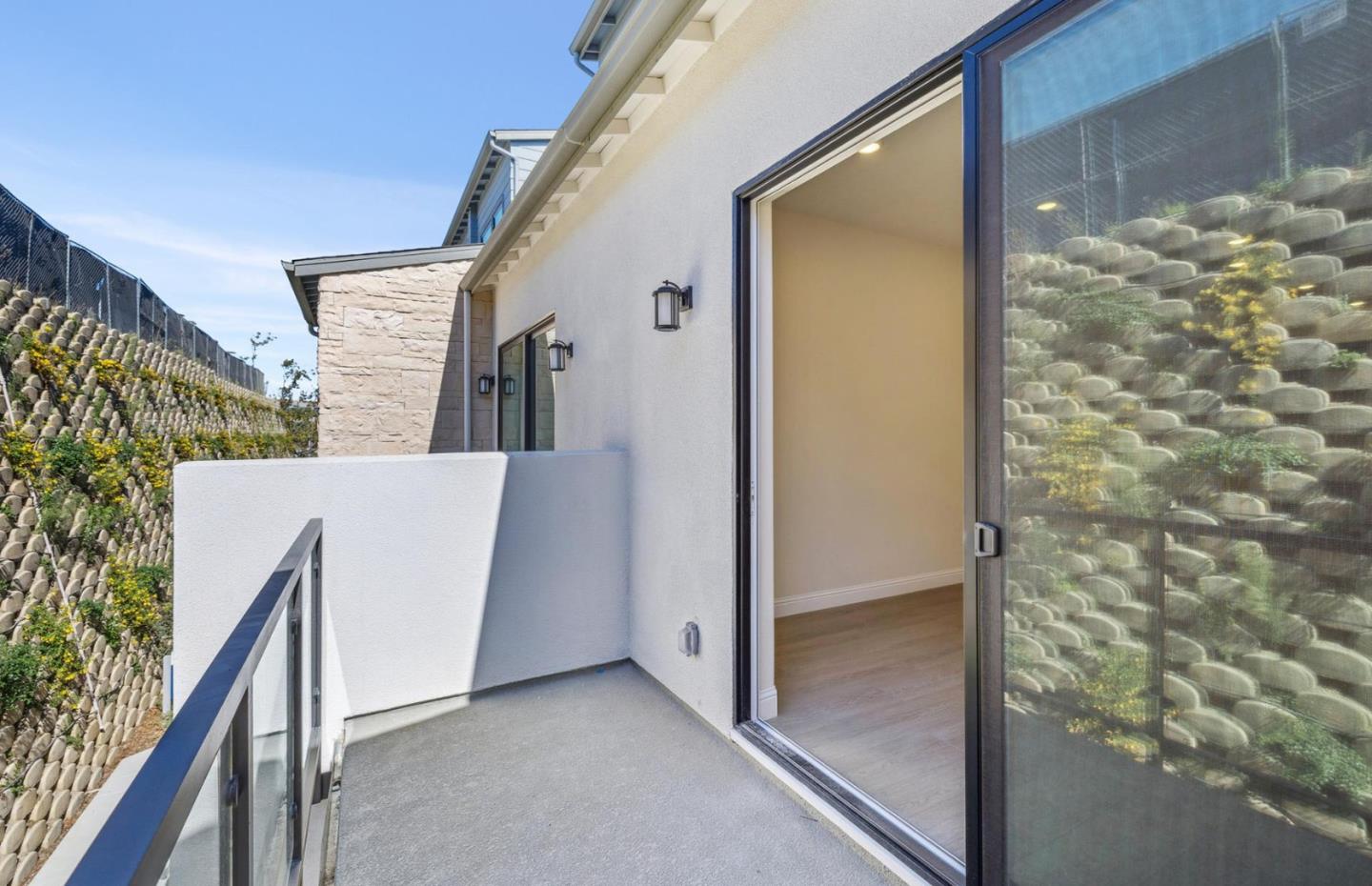 Detail Gallery Image 7 of 34 For 2417 Willow Way, San Mateo,  CA 94403 - 3 Beds | 3 Baths