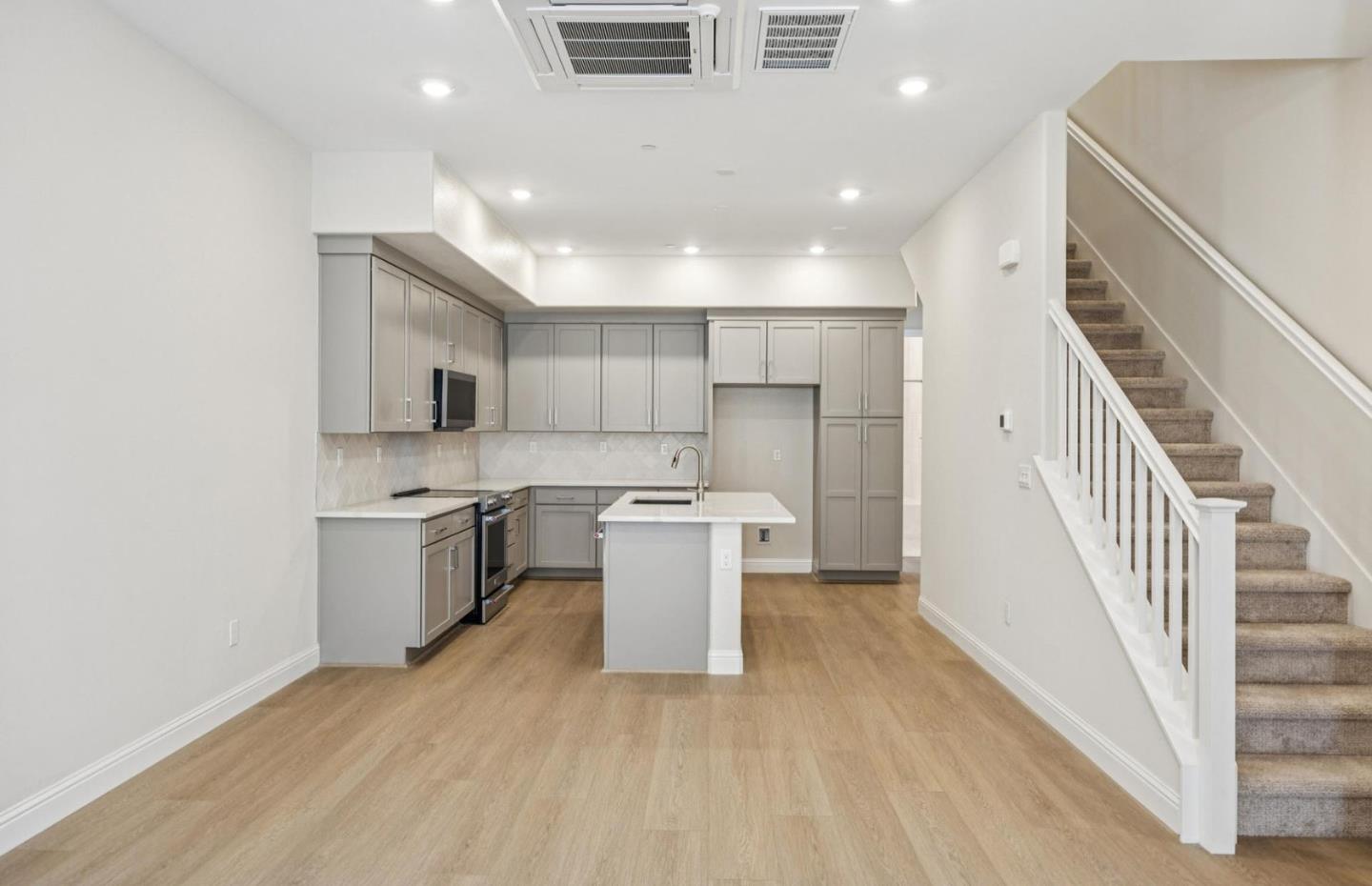 Detail Gallery Image 9 of 34 For 2417 Willow Way, San Mateo,  CA 94403 - 3 Beds | 3 Baths