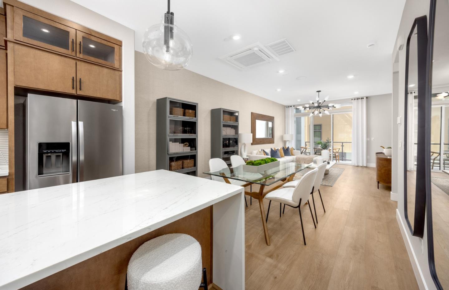 Detail Gallery Image 5 of 13 For 2457 Willow Way, San Mateo,  CA 94403 - 2 Beds | 2/1 Baths