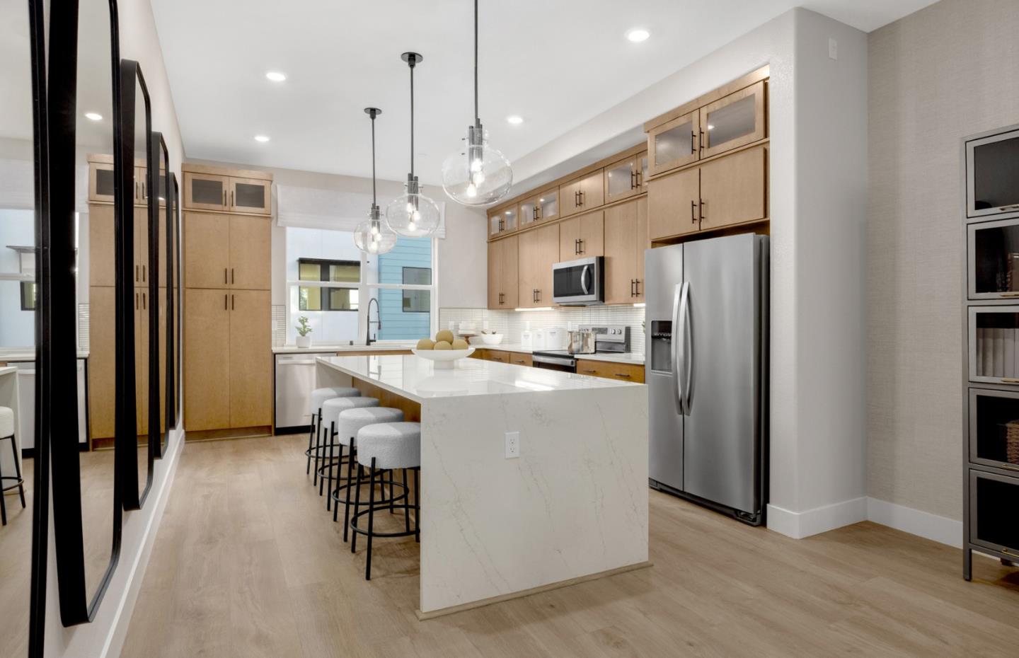 Detail Gallery Image 8 of 13 For 2457 Willow Way, San Mateo,  CA 94403 - 2 Beds | 2/1 Baths