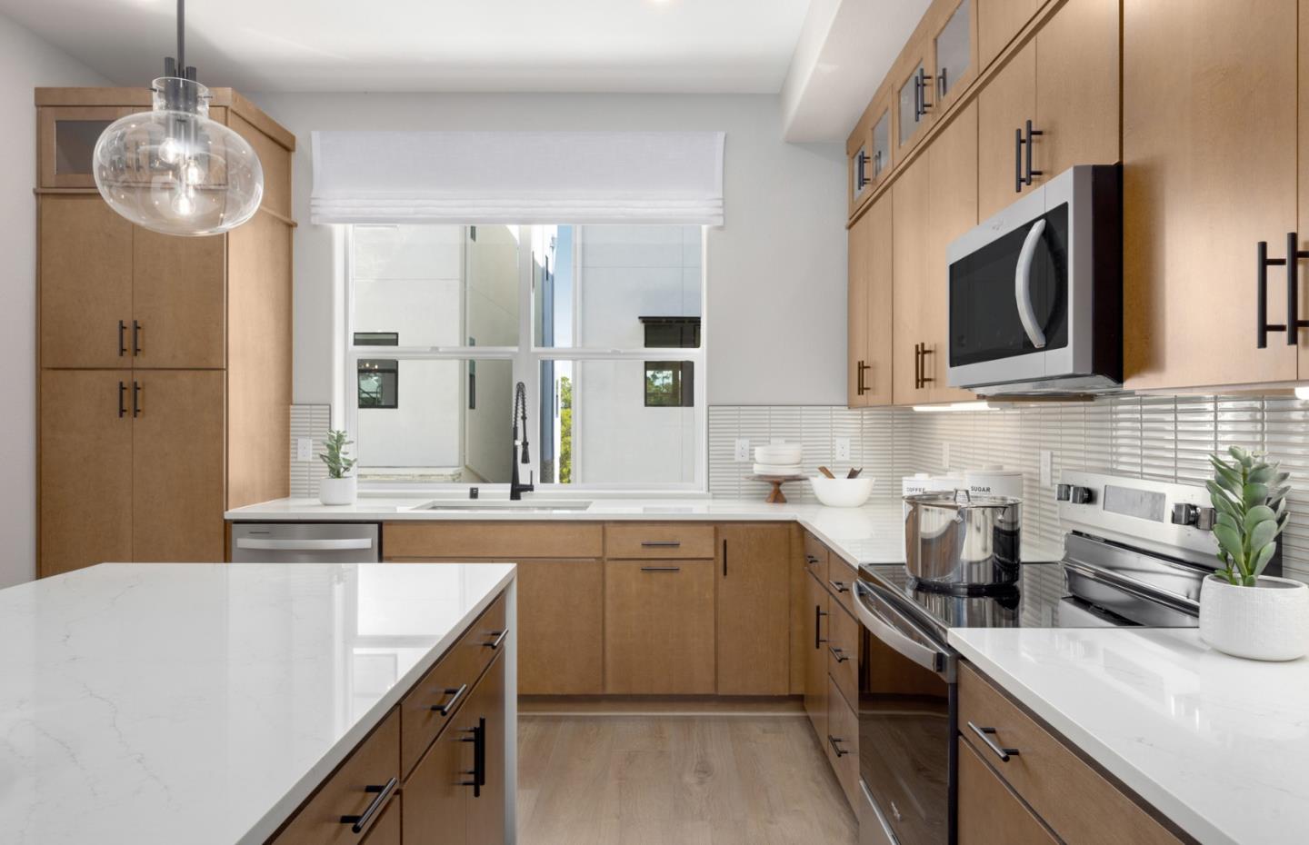 Detail Gallery Image 9 of 13 For 2457 Willow Way, San Mateo,  CA 94403 - 2 Beds | 2/1 Baths