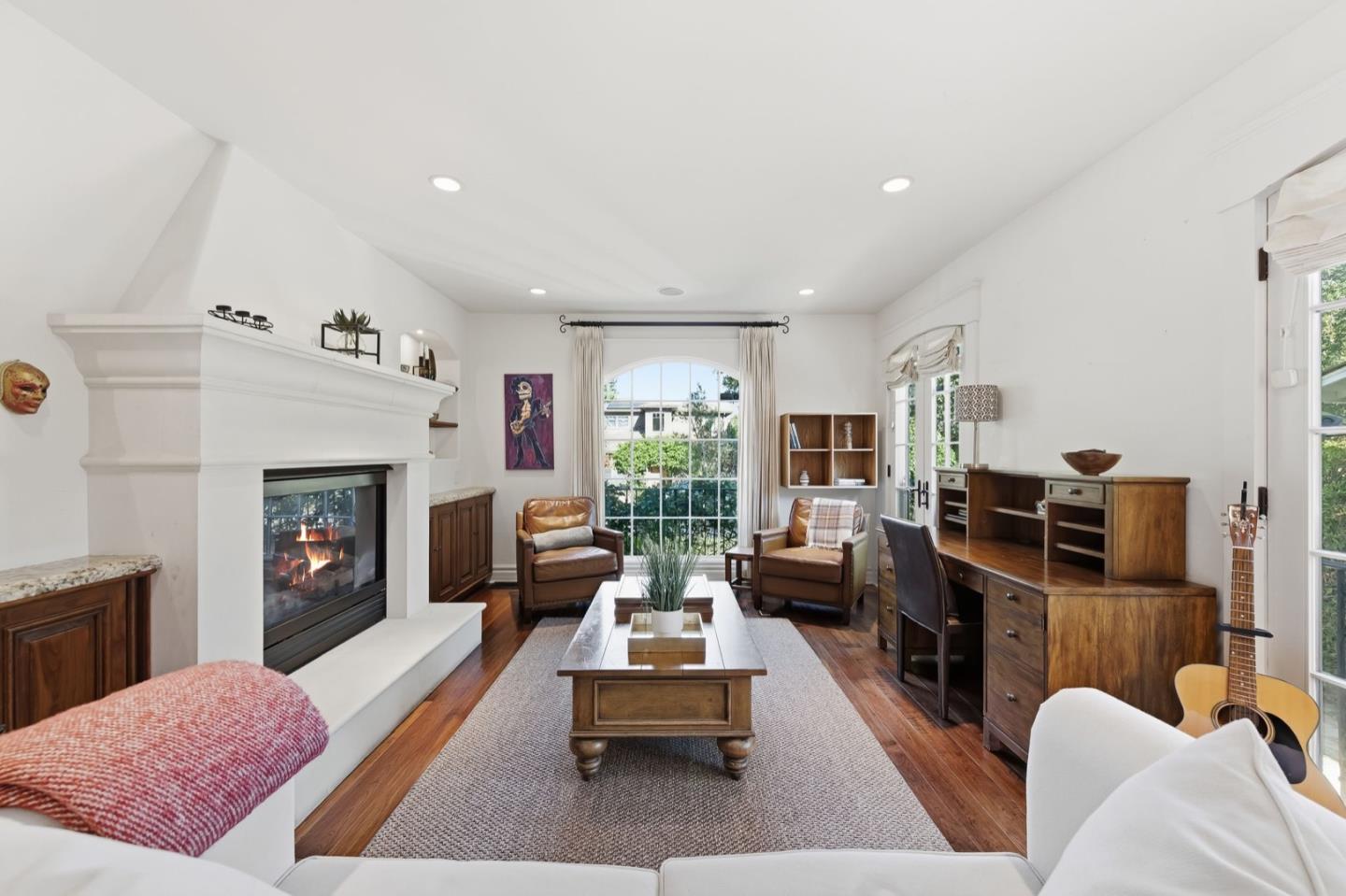 Detail Gallery Image 10 of 56 For 926 Rosewood Ave, San Carlos,  CA 94070 - 4 Beds | 2/1 Baths