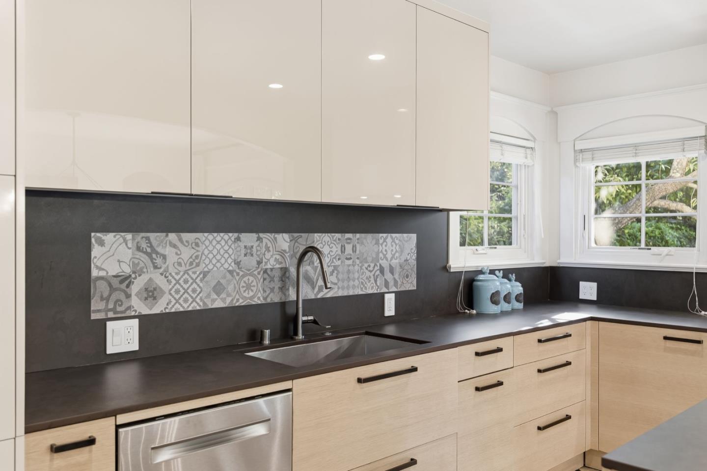 Detail Gallery Image 18 of 56 For 926 Rosewood Ave, San Carlos,  CA 94070 - 4 Beds | 2/1 Baths