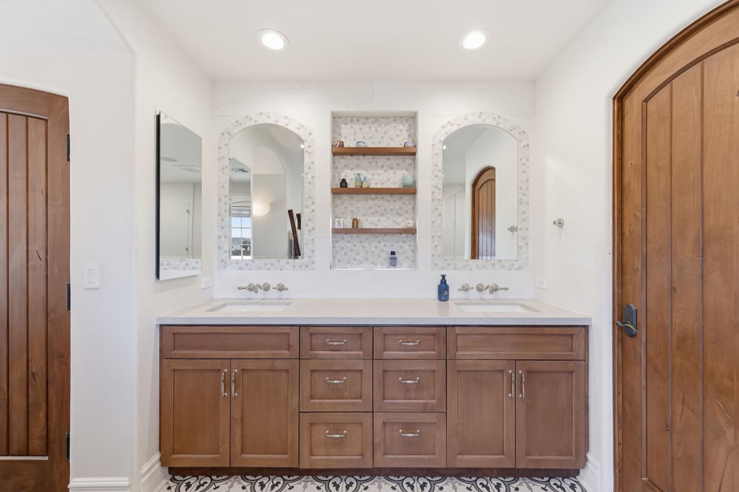 Detail Gallery Image 32 of 56 For 926 Rosewood Ave, San Carlos,  CA 94070 - 4 Beds | 2/1 Baths