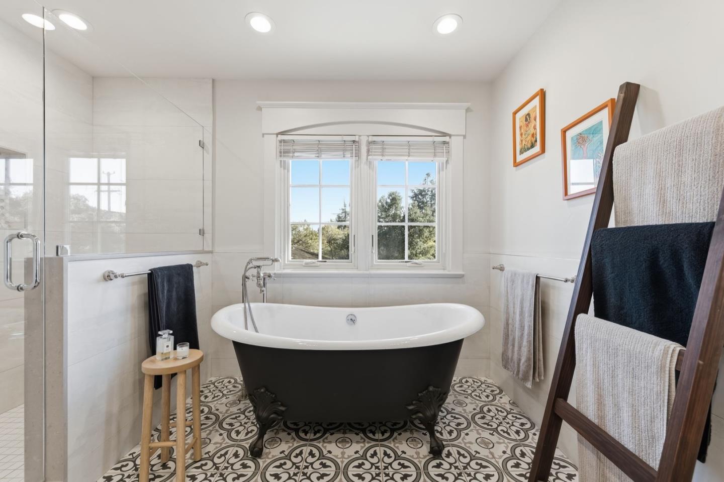 Detail Gallery Image 33 of 56 For 926 Rosewood Ave, San Carlos,  CA 94070 - 4 Beds | 2/1 Baths