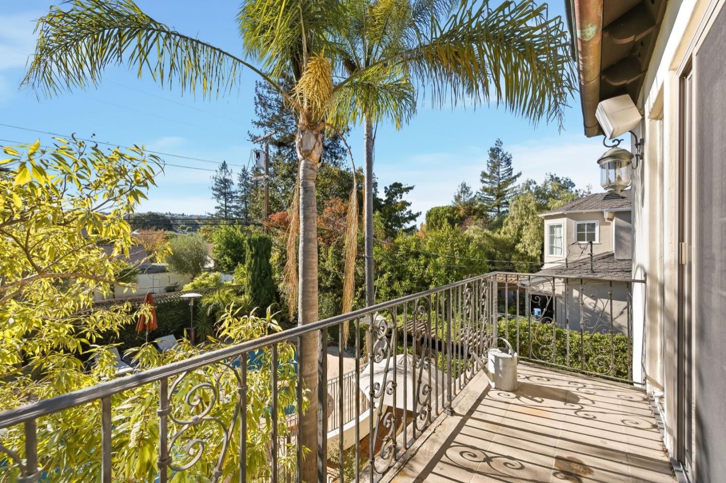 Detail Gallery Image 35 of 56 For 926 Rosewood Ave, San Carlos,  CA 94070 - 4 Beds | 2/1 Baths