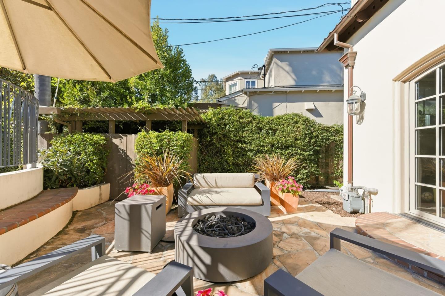 Detail Gallery Image 48 of 56 For 926 Rosewood Ave, San Carlos,  CA 94070 - 4 Beds | 2/1 Baths