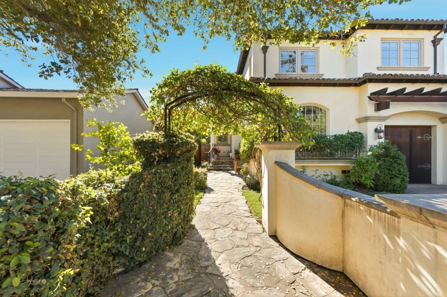 Detail Gallery Image 6 of 56 For 926 Rosewood Ave, San Carlos,  CA 94070 - 4 Beds | 2/1 Baths