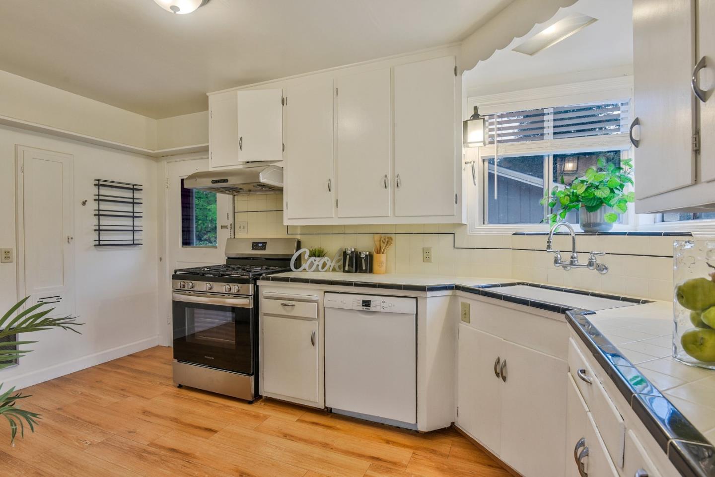 Detail Gallery Image 6 of 40 For 14 Belle Ave, San Rafael,  CA 94901 - 4 Beds | 3 Baths