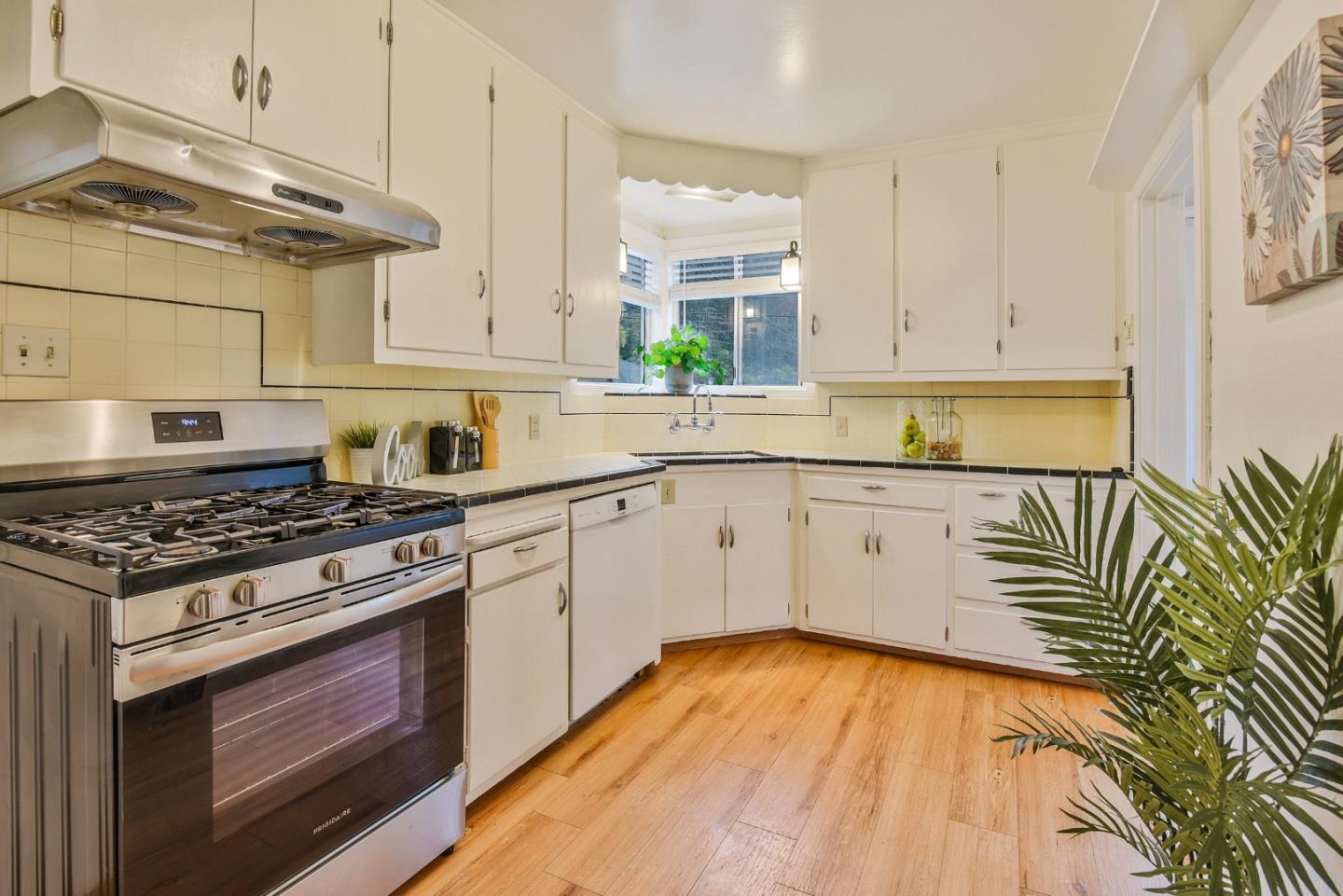 Detail Gallery Image 7 of 40 For 14 Belle Ave, San Rafael,  CA 94901 - 4 Beds | 3 Baths