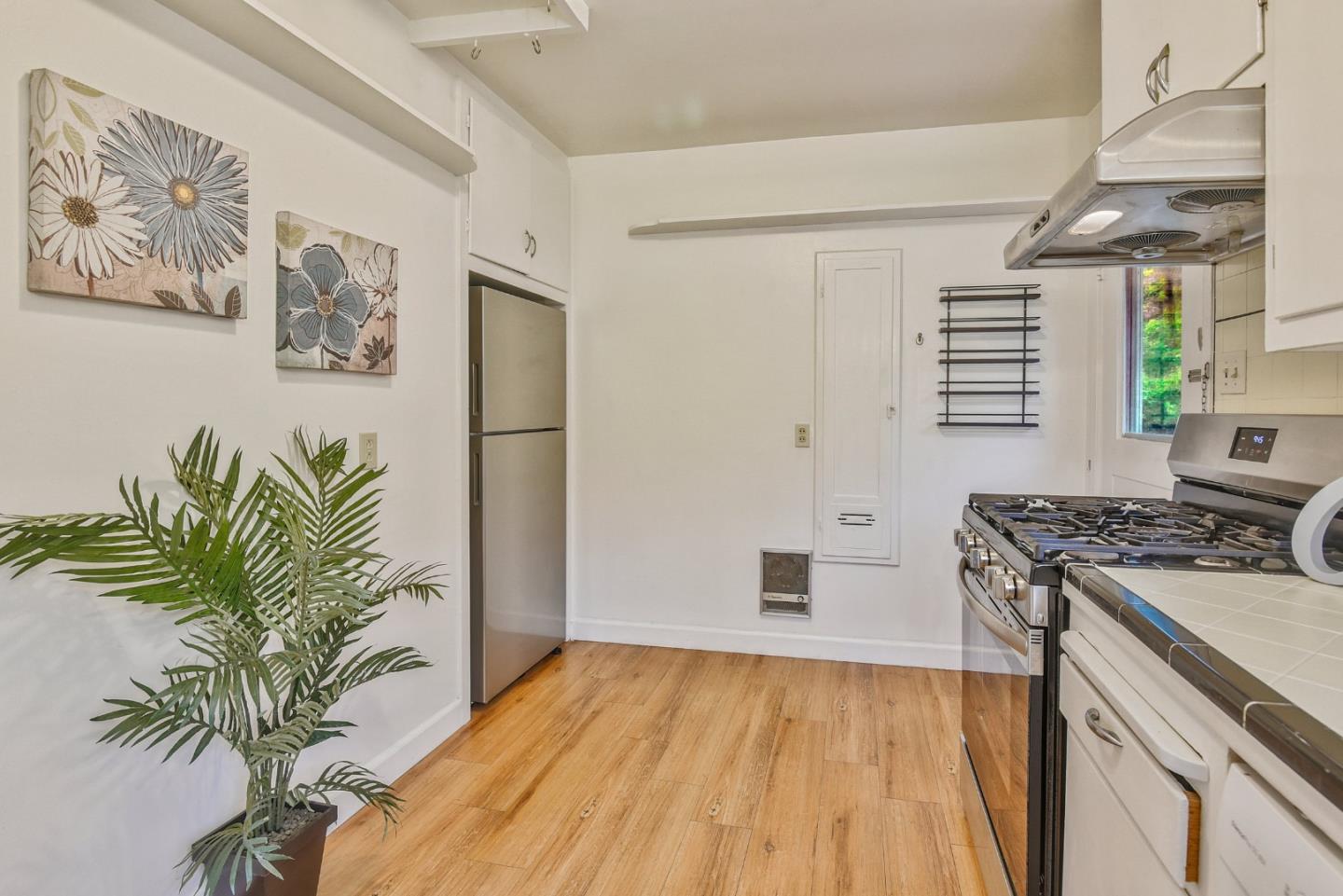 Detail Gallery Image 8 of 40 For 14 Belle Ave, San Rafael,  CA 94901 - 4 Beds | 3 Baths