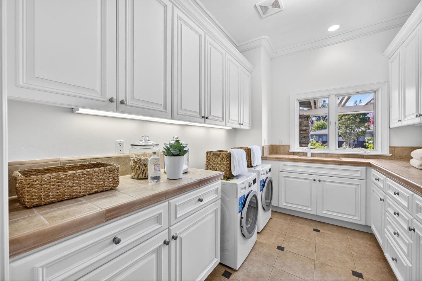 Detail Gallery Image 25 of 35 For 20063 Spaich Ct, Saratoga,  CA 95070 - 5 Beds | 5/1 Baths