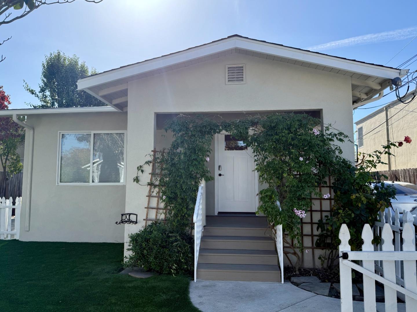 Detail Gallery Image 2 of 24 For 634 Fulton St, Redwood City,  CA 94063 - 2 Beds | 1 Baths