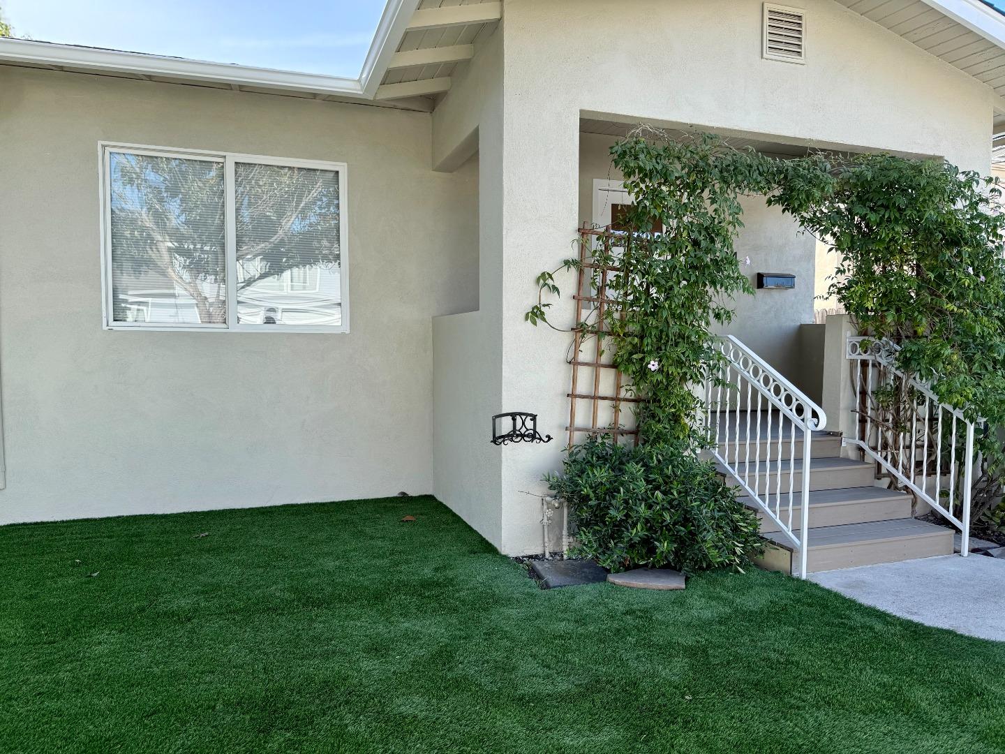 Detail Gallery Image 4 of 24 For 634 Fulton St, Redwood City,  CA 94063 - 2 Beds | 1 Baths