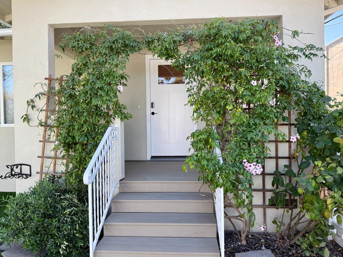 Detail Gallery Image 5 of 24 For 634 Fulton St, Redwood City,  CA 94063 - 2 Beds | 1 Baths