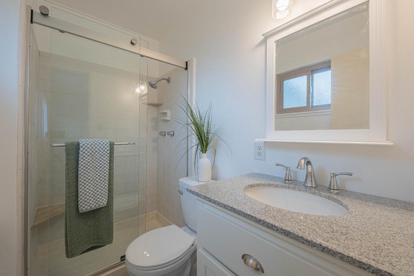 Detail Gallery Image 15 of 28 For 572 Inca Way, Salinas,  CA 93906 - 4 Beds | 2 Baths